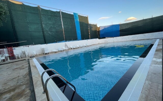 Yalim Hotel