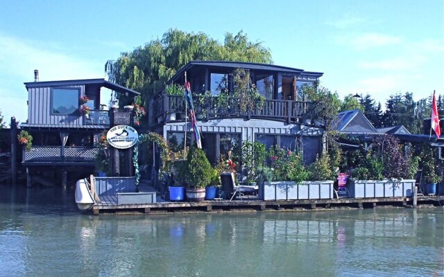 Duck Inn