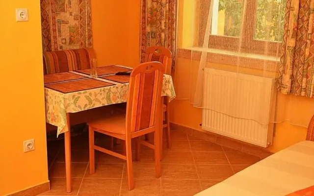 Almaliget Apartmanház