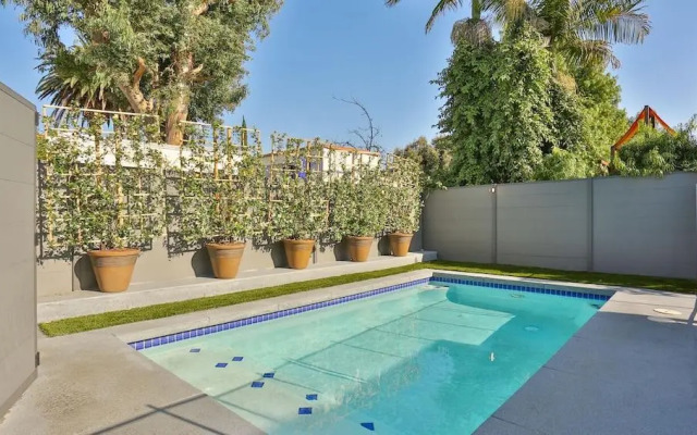 Spacious 5 Bedroom West Hollywood Home With Pool