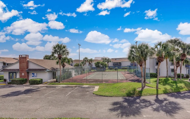 Fernandina Shores Condo with Private Balcony and Access to Pool by RedAwning
