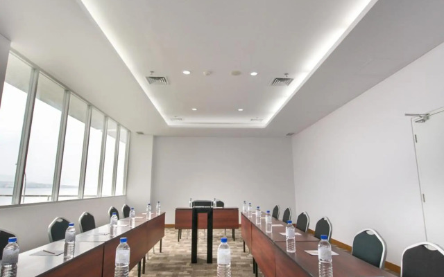 Whiz Prime Hotel Megamas Manado