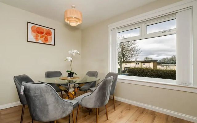 3 Bed House With Driveway