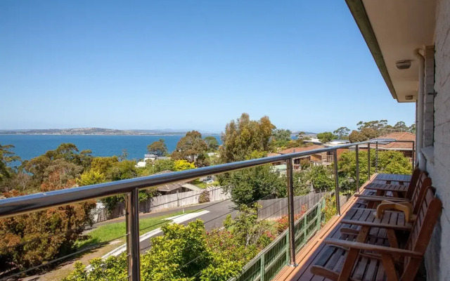 Relax Away - Family Get Away By The Sea