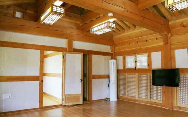 Hadong Todaysun Hanok Pension