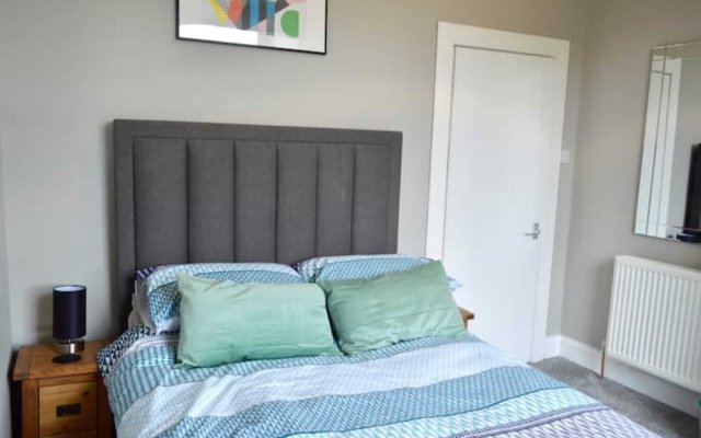 Lovely Traditional 2 Bedroom Flat in Haymarket