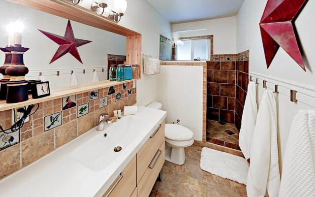 E Indianola - 4 Br Home