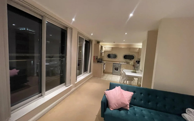 Free Parking Near City Centre & Stadium Sleeps 6-8