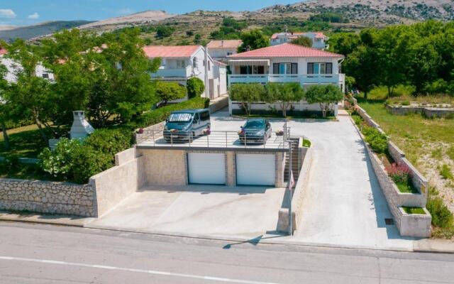 Apartments with a parking space Pag - 18848