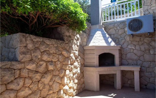 Three-Bedroom Apartment in Prigradica