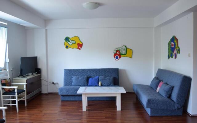 Two bedroom apartment near centre