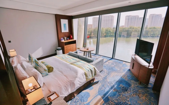 Yading Peninsula Hotel