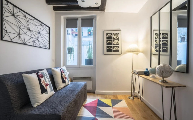 Chic Apartment With Patio - 2br/6p - Le Marais