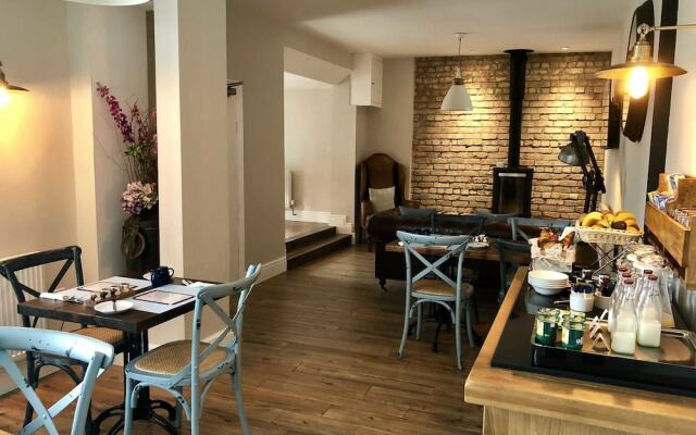 Treddolphin Guest House