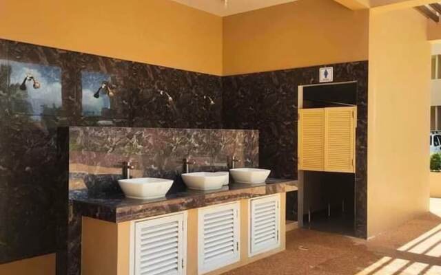 Condo in Lapu-lapu wd 3 Pools/free Wifi&netflix
