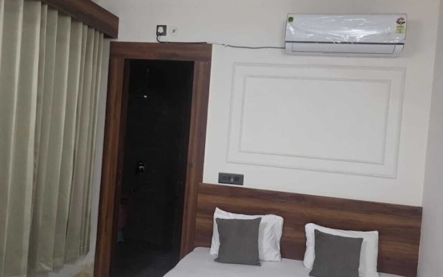 Hotel R R Tripathi