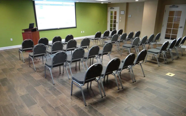 Holiday Inn Express Hotel & Suites Salisbury - Delmar by IHG