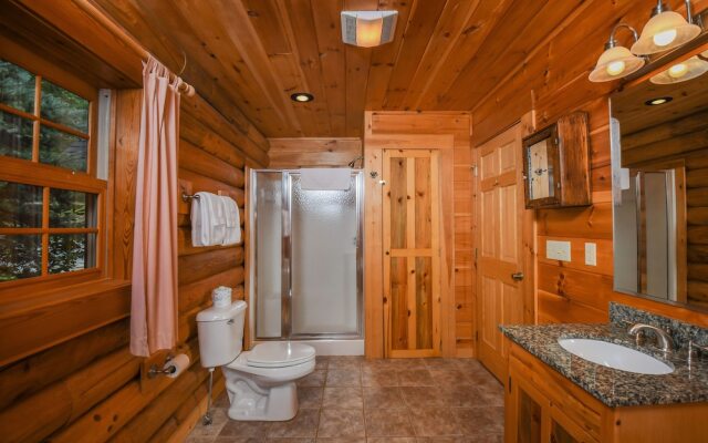 Old Bruin's Den 4 Bedroom House