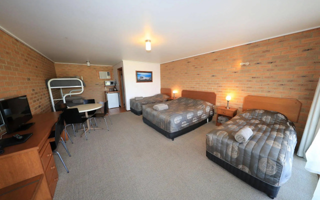 Quays Motel San Remo