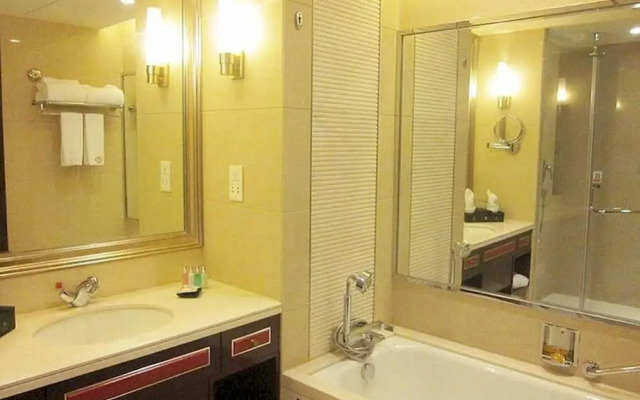 Golden Ray International Hotel