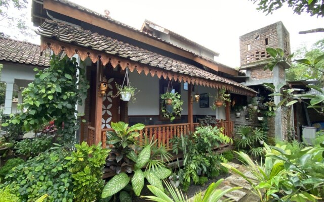 Homestay Candi Pawon Fahrurohman Syariah