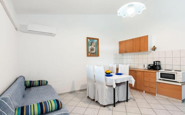 Holiday Home in Jasenice Near Maslenica Beach