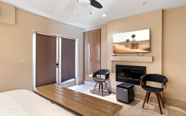 King Suite Poolside