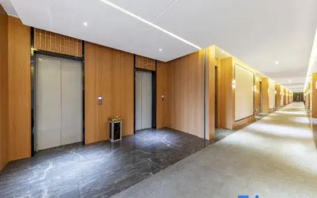 Ziyueqi Light Luxury Hotel (Meishan East Station Wanda Plaza)