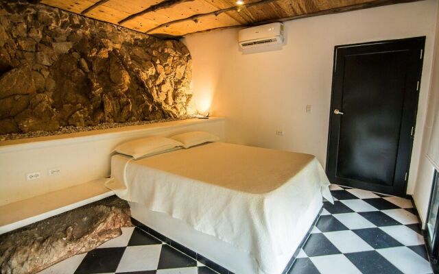 Akela Gaira Hotel