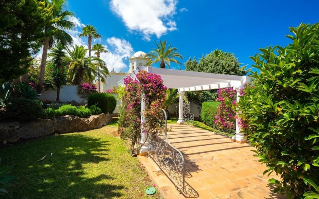 Marvelous Villa With Panoramic sea View & Pool