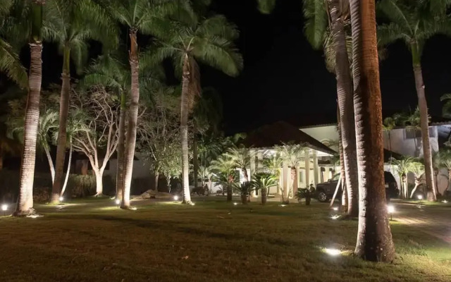 7 Bedrooms Luxury Colonial Villa Complete New 2017