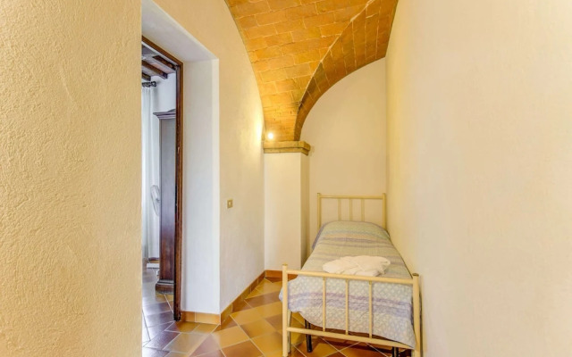 Sun-kissed Apartment With Garden