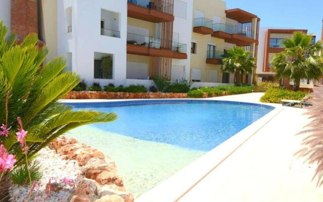 Apartment with 2 bedrooms in Portimao with shared pool terrace and WiFi 5 km from the beach