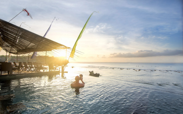 Mushroom Beach Bungalows
