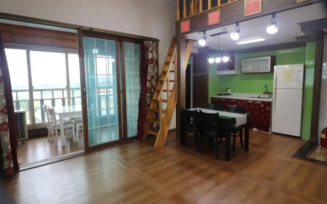 Gyeongju Raspberry Pension