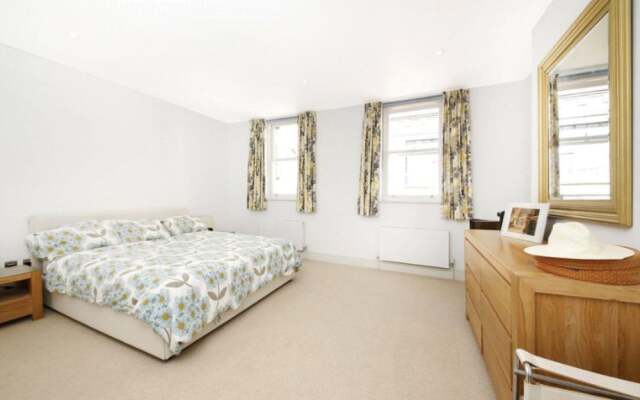 Modern 2 Bedroom House in Whitechapel