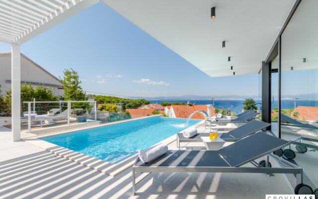 Vitae in Sutivan with 3 bedrooms and 3 bathrooms