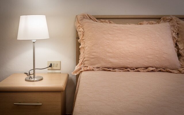 Classic Tuscany Apartment B by Mmega