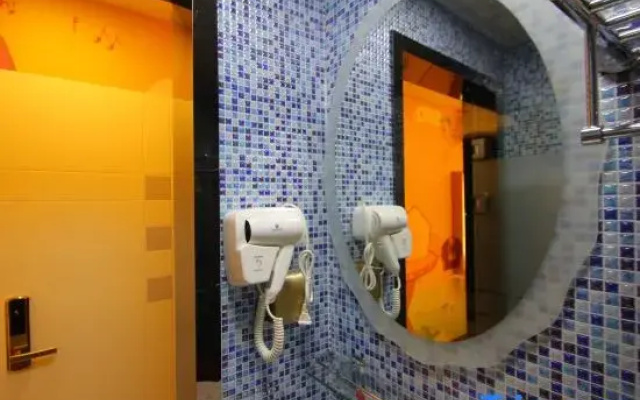 Jitai Chain Hotel (Shanghai Huashan Hospital Gucun Park Subway Station)
