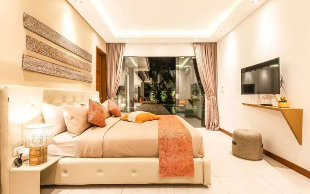 Villa 15 Stunning 6 BR Villa 400m to Beach