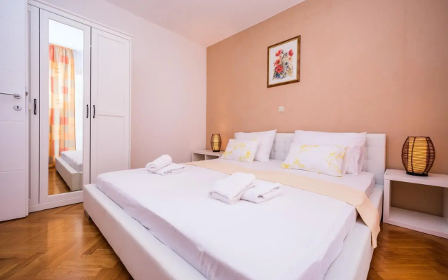 Family friendly apartments with a swimming pool Mavarstica, Ciovo - 18744