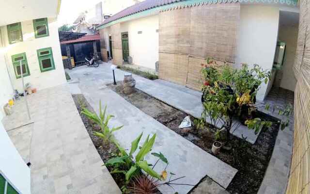 Ngadiwinatan Alleyway Guest House Jogja