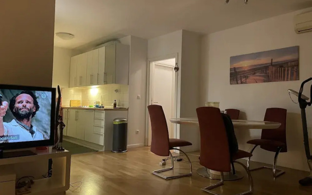 Large Modern 75m2 Flat and Free Parking