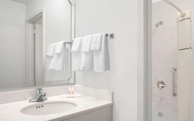Days Inn by Wyndham Hilton Head