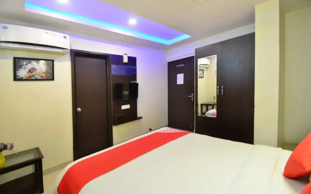 Ashu Hotel by OYO Rooms