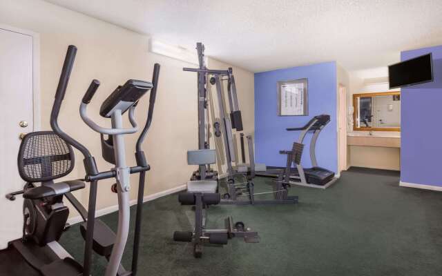 Days Inn by Wyndham College Park Airport Best Road