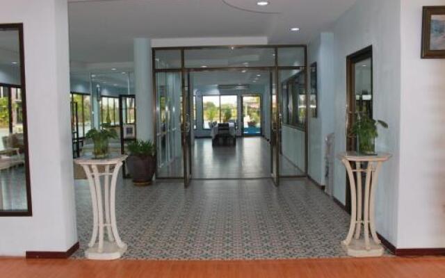 Menam Resort