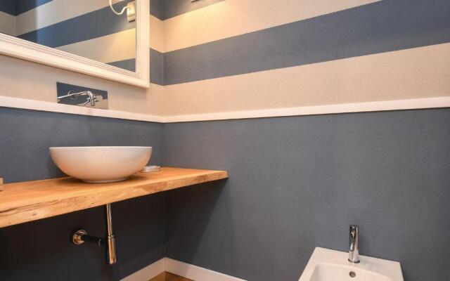 Top Luxury Modern Apartment By The Lake