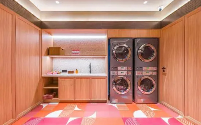 Orange Hotel (Shanghai Xujiahui Stadium)