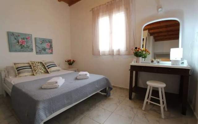 Villa Rouvis With Outdoor Hot Tub